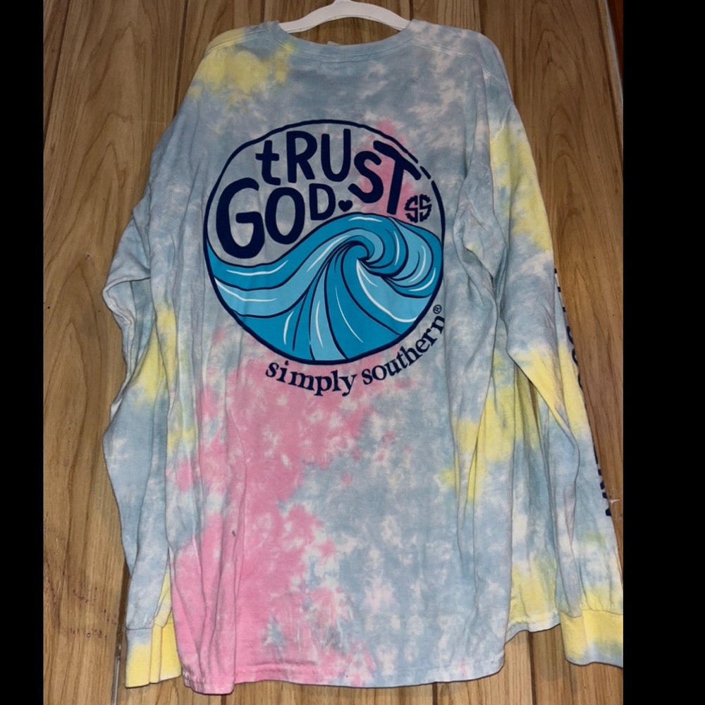 SIMPLE SOUTHERN long sleeve shirt. SIZE XL. Pretty colors!